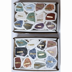 Brokken Mineralen 12 soorten in display